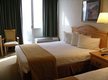 Econo Lodge *